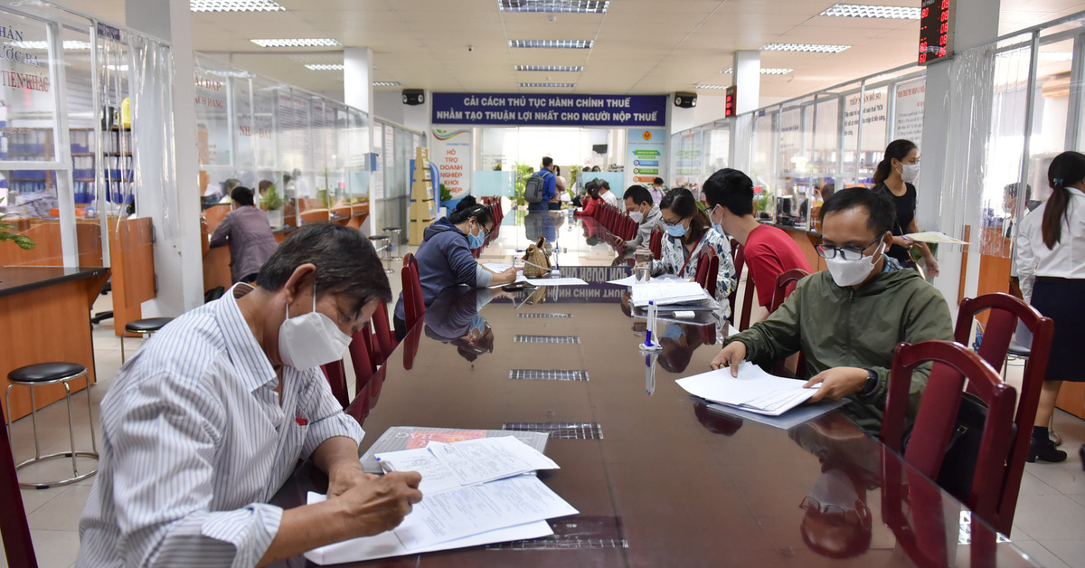 El Departamento de Impuestos de la ciudad de Ho Chi Minh trabaja todo el fin de semana para resolver la acumulación de registros de tierras