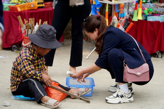 Thanh Hoa trata con severidad a los súbditos que "protegen" a los mendigos en las reliquias