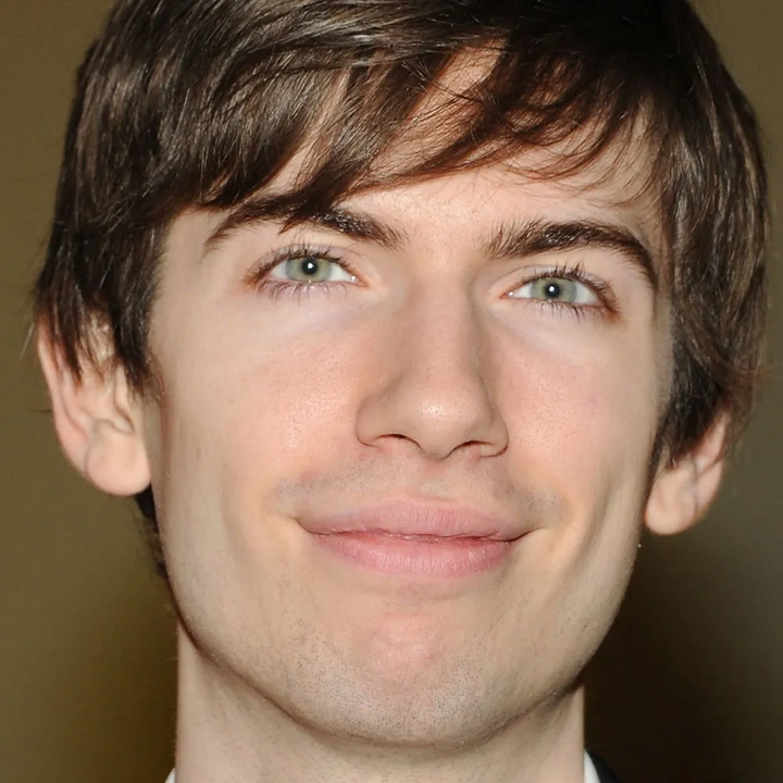2013 kaufte Yahoo Tumblr für über eine Milliarde Dollar. David Karp blieb auch nach der Übernahme CEO von Tumblr. Tumblr konnte jedoch unter Yahoo die Umsatzerwartungen nicht erfüllen. 2017 wurde Tumblr Teil von Oath, einer Tochtergesellschaft, die nach der Übernahme von Yahoo durch Verizon gegründet wurde. Ende 2017 gab Karp seinen Rücktritt von Tumblr bekannt. (Foto: Forbes.com / Default)