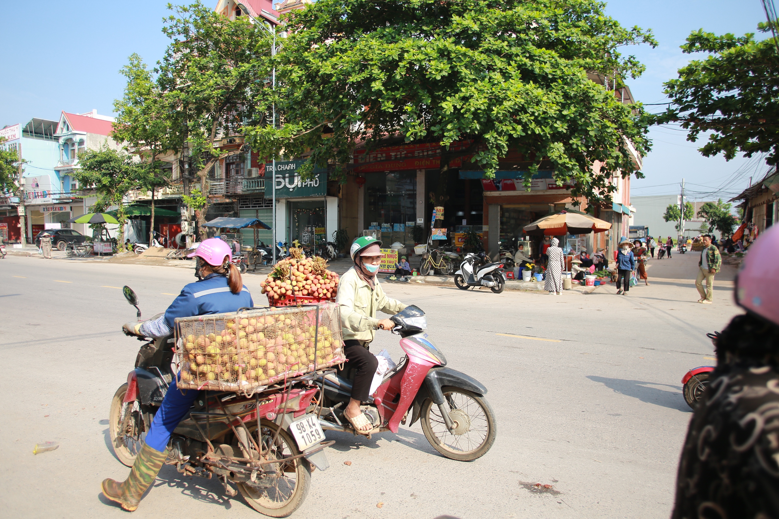 Người dân Bắc Giang vui mừng vì vải được thu mua với giá cao- Ảnh 7.