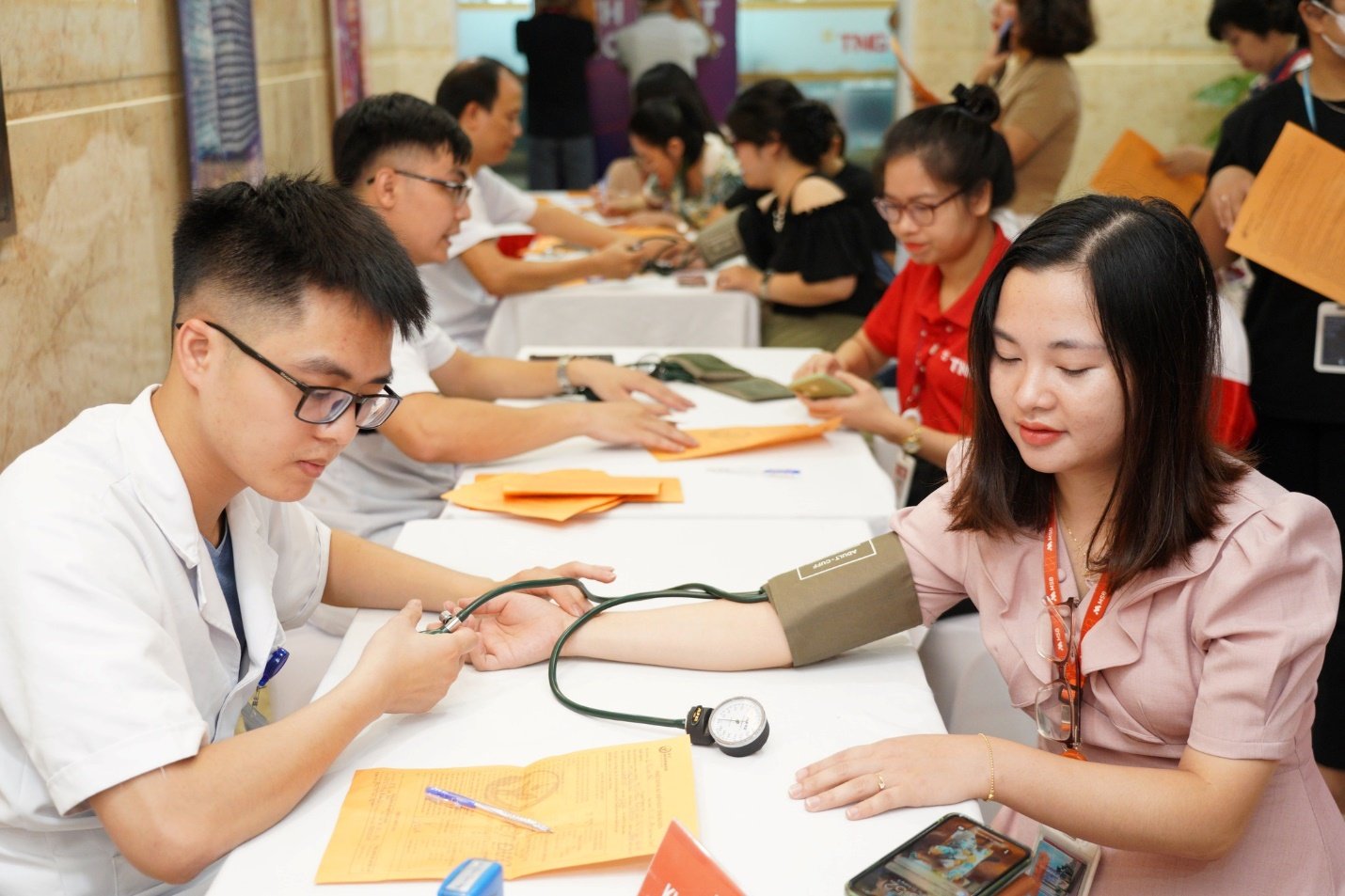 Người TNG Holdings Vietnam mang “giọt thương” gửi vào ngân hàng máu - Ảnh 2.