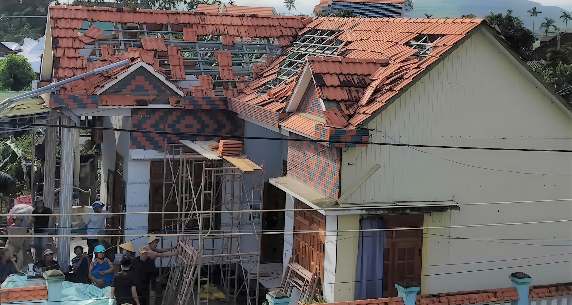 Tornado causes 36 houses in Quang Ngai to have their roofs blown off