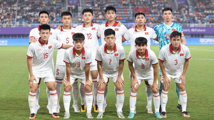 U23 Vietnam trains in Tajikistan to prepare for the 2024 U23 Asian finals.