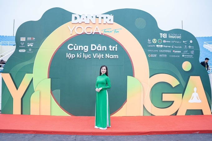 Hoa hậu Ngọc Hân, Mai Phương xúc động trước màn đồng diễn yoga lập kỷ lục - 9