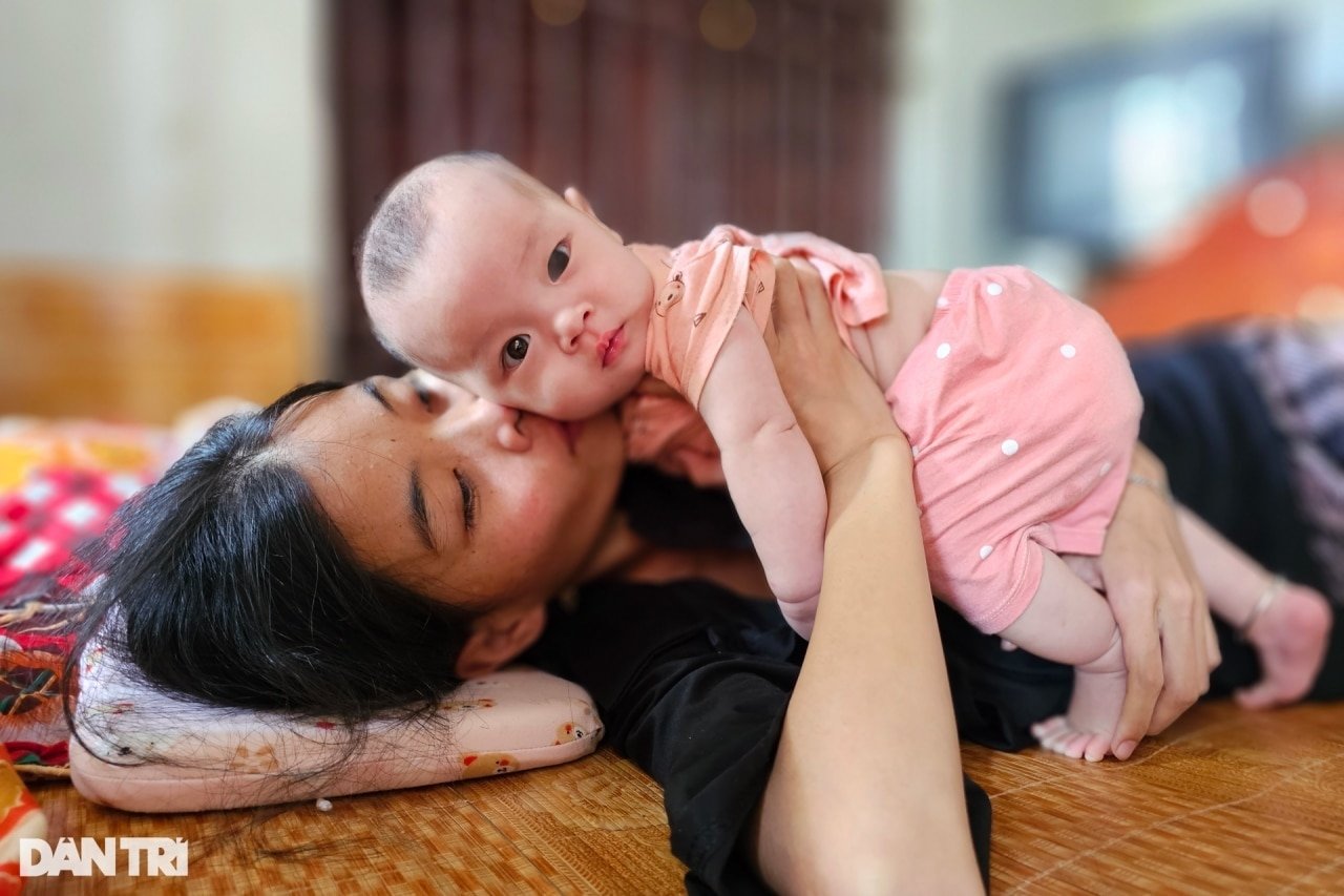 Chuyện buồn của người mẹ trẻ đơn thân từ chối điều trị ung thư để sinh con - 1