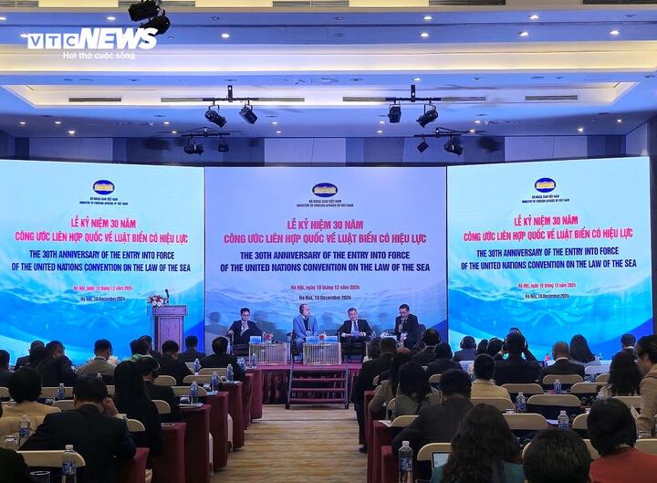 Các đại biểu, chuyên gia cùng thảo luận về UNCLOS.