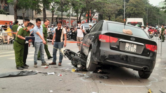 Hanoi fordert medizinische Einrichtungen auf, ihre Ressourcen auf die Rettung von Unfallopfern in Xuan La zu konzentrieren, Bild 1