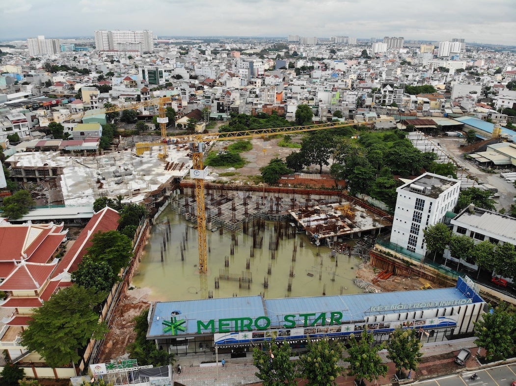 남부 부동산 사업체들은 아직도 그들의 프로젝트가 "구출"될 차례를 기다리고 있습니다.