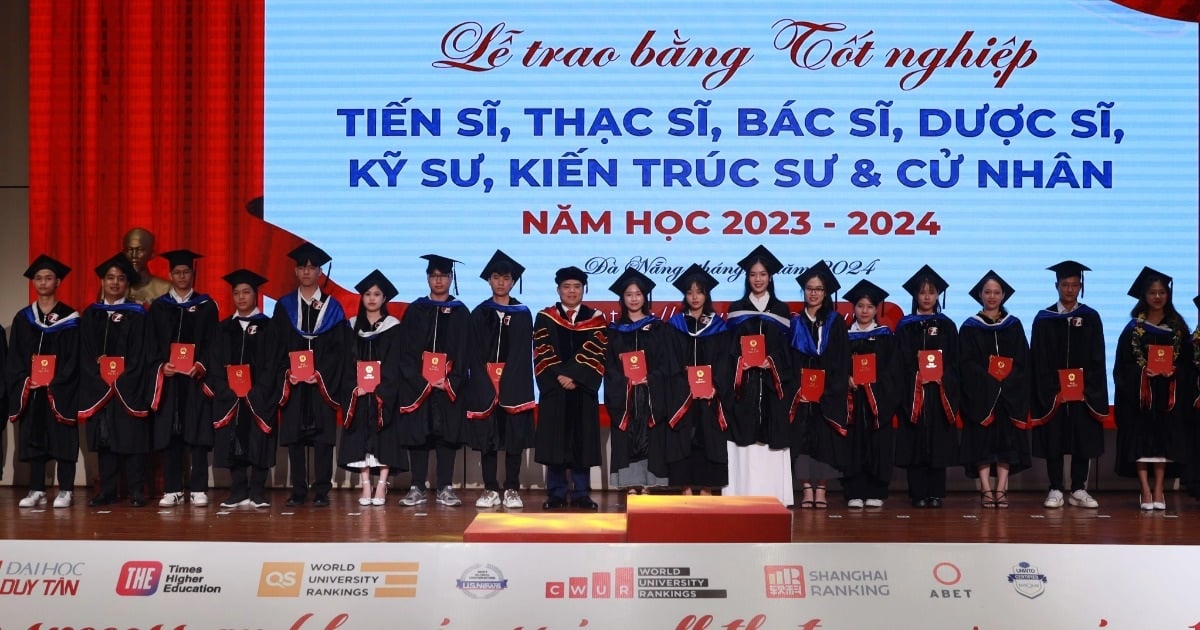 Hơn 2.000 tiến sĩ, bác sĩ, cử nhân ĐH Duy Tân nhận bằng tốt nghiệp