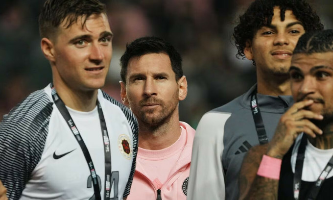 Lionel Messi (zweiter von links) bei der Preisverleihung, nachdem Inter Miami Hong Kong XI am 4. Februar 2024 in Hongkong mit 4:1 besiegt hatte. Foto: Reuters