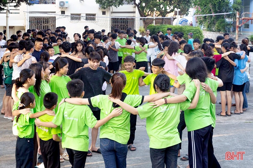 เด็กกำพร้า 17 คนใน Cam Xuyen เข้าร่วมค่ายฤดูร้อน 