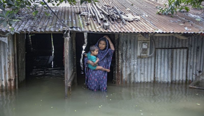 Gần 2 triệu người mắc kẹt do mưa lũ nghiêm trọng ở Bangladesh