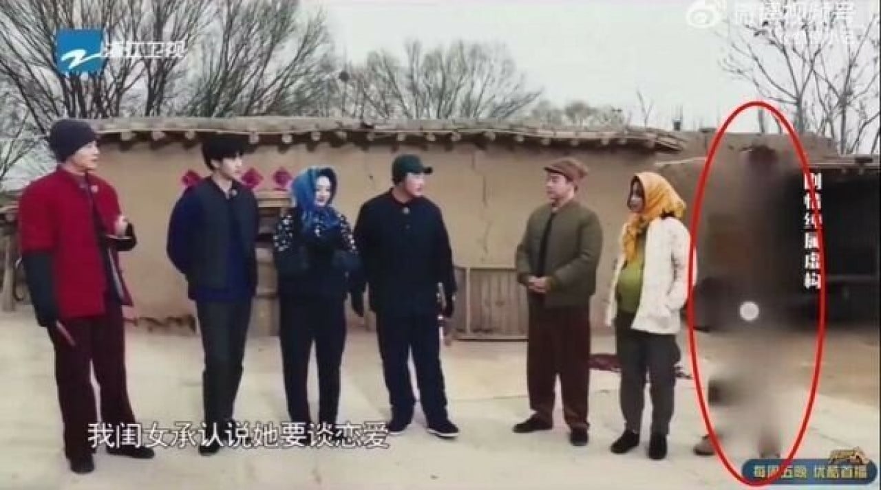 경천의 전 남자친구가 도박빚을 갚기 위해 성관계 비디오를 사용한 뒤 추방당했다? 1