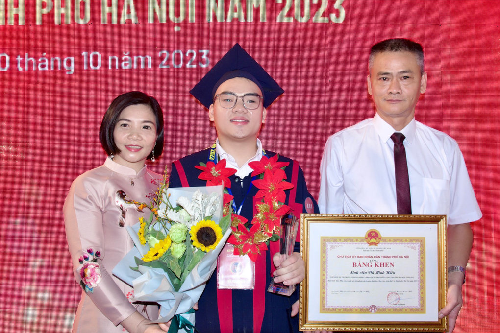 Thủ khoa Trường Đại học Giáo dục: Mọi người nghĩ mình là mọt sách - 2