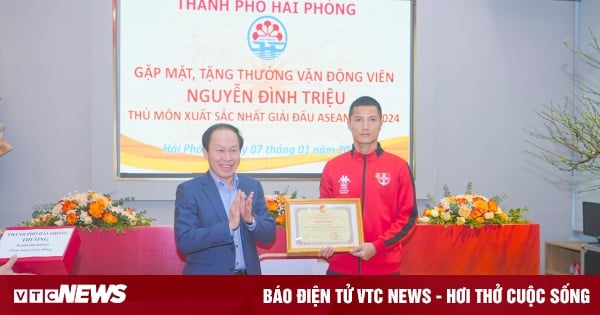 Hải Phòng thưởng 550 triệu đồng cho thủ môn Nguyễn Đình Triệu