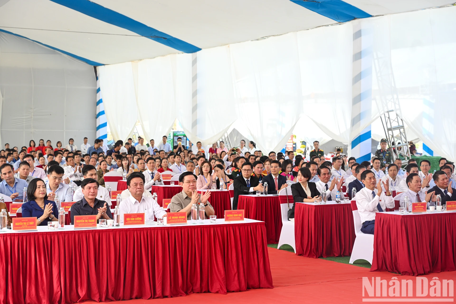 [Ảnh] Chủ tịch Quốc hội Vương Đình Huệ thăm vùng trồng cà-phê Sơn La ảnh 6