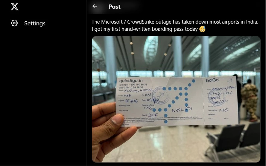 Un passager en Inde est monté à bord d'un avion avec un laissez-passer manuscrit en raison d'un problème de Microsoft. Photo : X