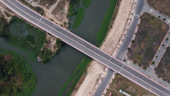 Binh Duong inaugura puente de 312 mil millones de dongs que cruza el río Thi Tinh foto 5