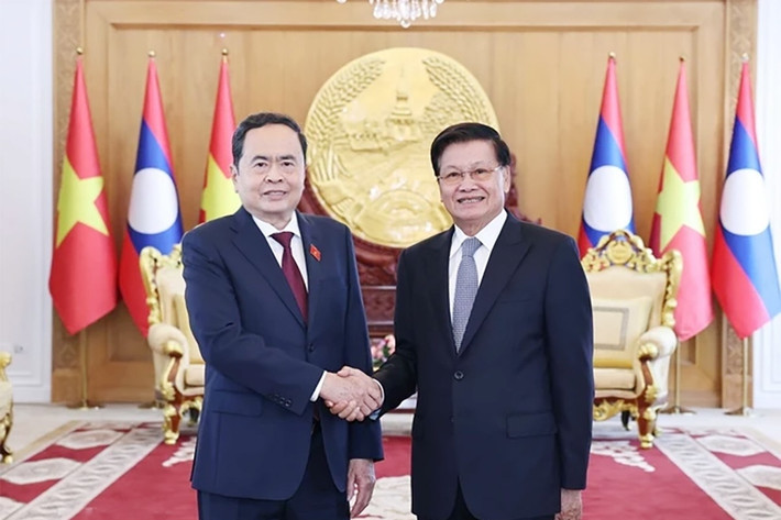 Le président de l'Assemblée nationale, Tran Thanh Man, rencontre le secrétaire général et président du Laos