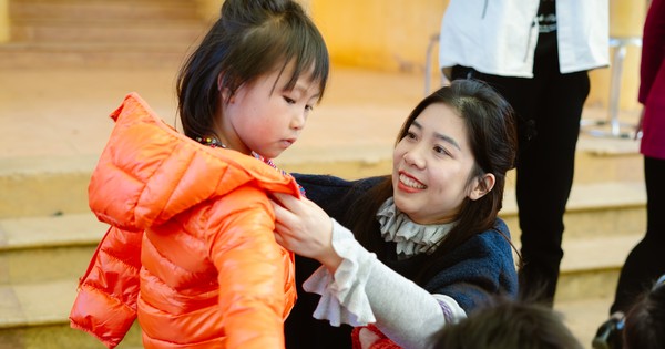 More than 11,000 warm coats given to children in the mountainous areas of Son La