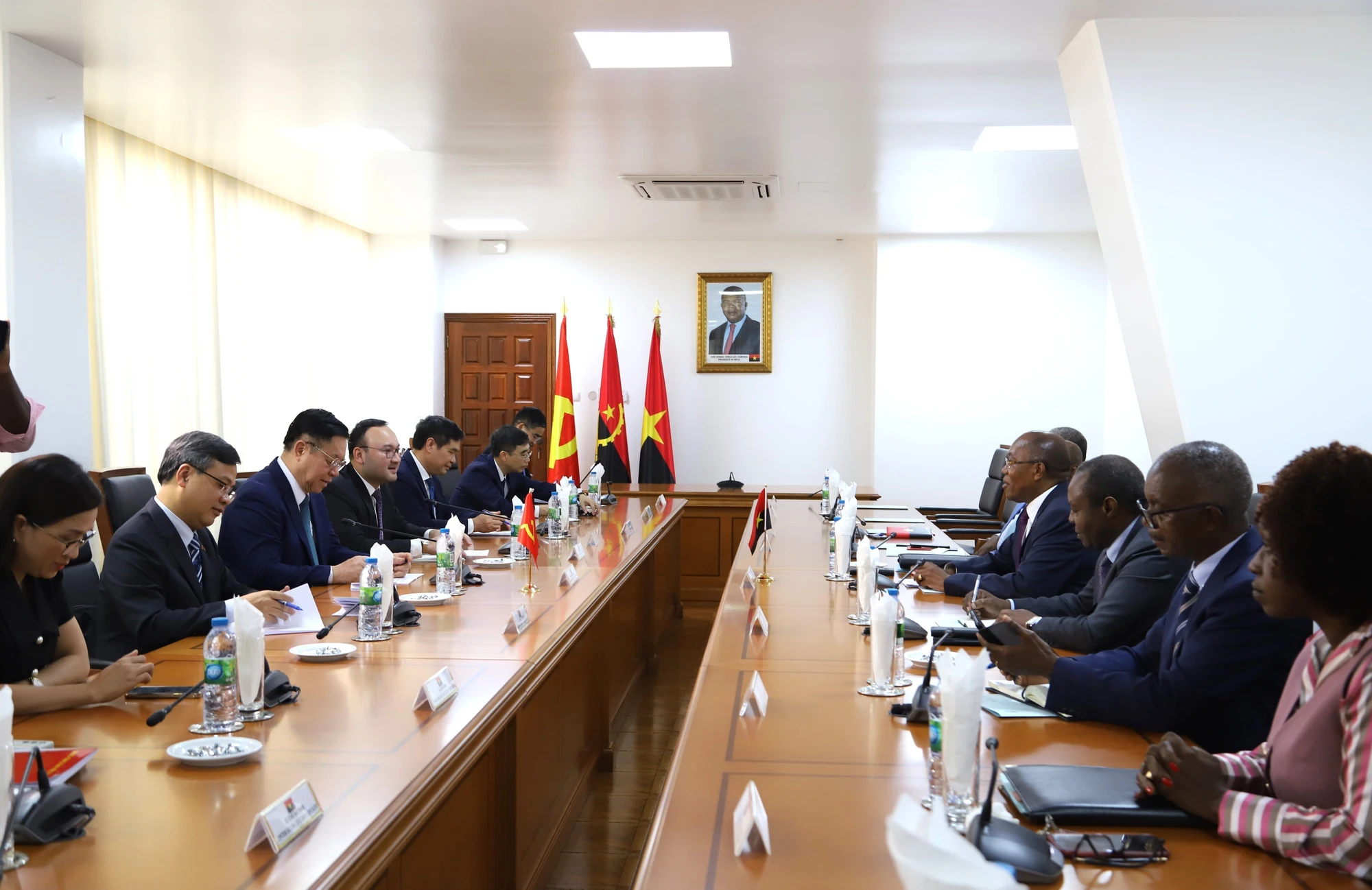 Head of Central Propaganda Department visits and works in Angola photo 9