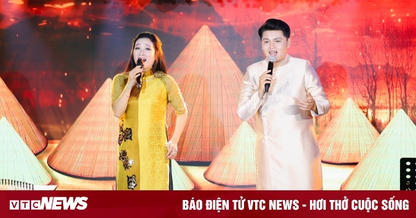 Vũ Minh Hiếu song ca cùng Thanh Thanh Hiền trong minishow đầu tiên