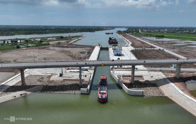 The canal connecting the Day River and Ninh Co seen from above. Photo: Ngoc Thanh