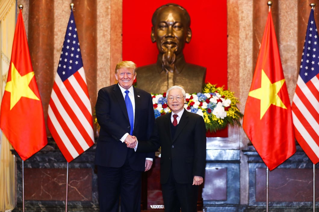 Tổng bí thư, Chủ tịch nước Nguyễn Phú Trọng tiếp Tổng thống Mỹ Donald Trump tại Phủ Chủ tịch vào ngày 27-2-2019. Tổng thống Donald Trump và Tổng bí thư, Chủ tịch nước Nguyễn Phú Trọng đã chứng kiến lễ ký kết thỏa thuận đặt mua 100 máy bay Boeing 737 Max trị giá 12,7 tỉ USD giữa hãng Vietjet và Boeing - Ảnh: NGUYỄN KHÁNH