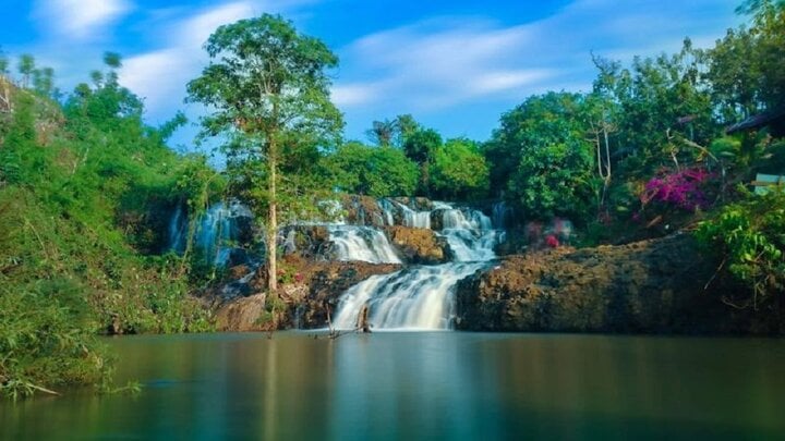 Five-story Waterfall.