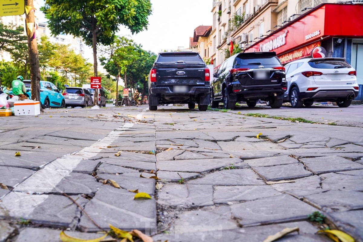 Muchas aceras del centro de la capital están 'arruinadas' y degradadas foto 14