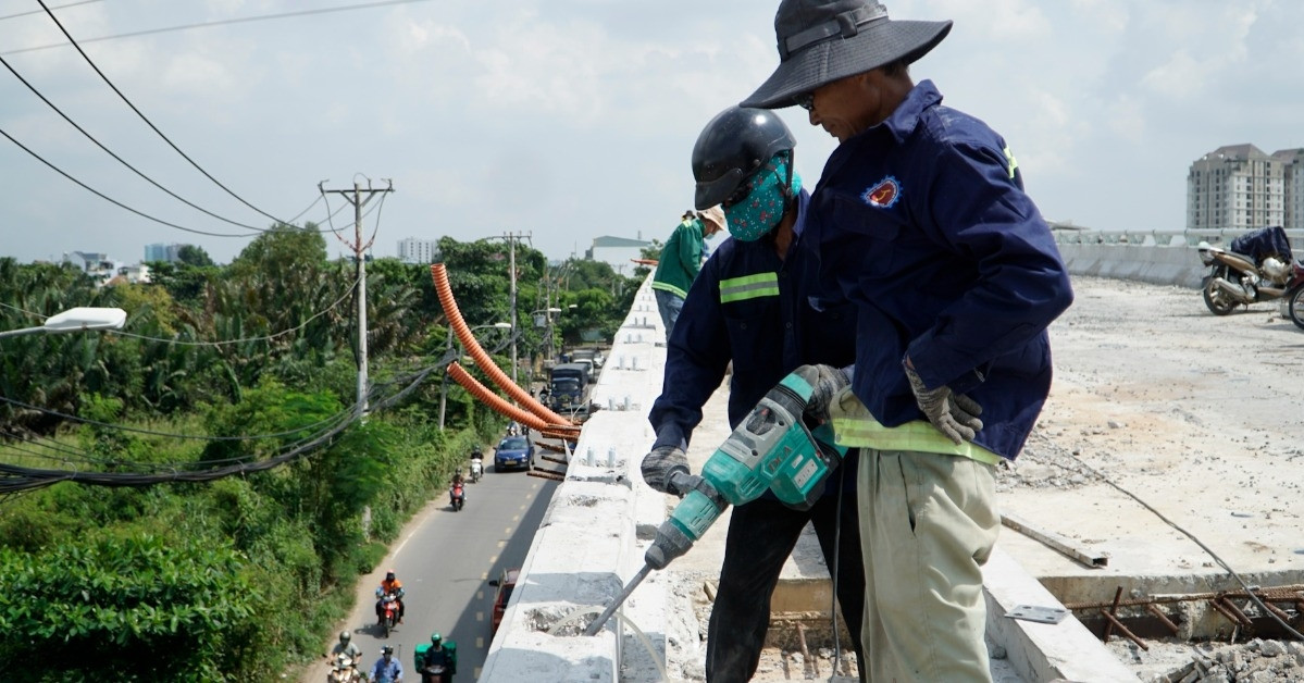 Xây cầu Nam Lý giảm gần 200 tỷ đồng, cấp tập thi công để thông xe trong tháng 9