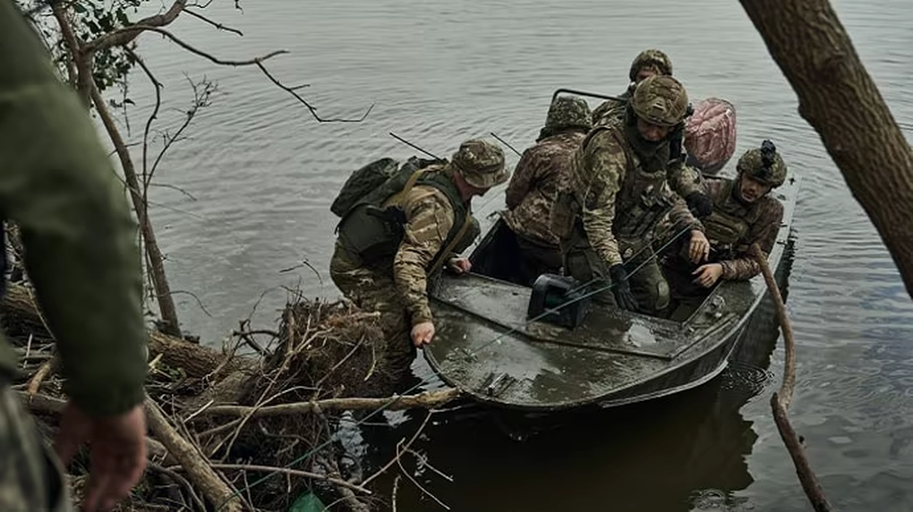 Ukraine biến tả ngạn Dnieper thành pháo đài bất khả xâm phạm với UAV Nga - 1