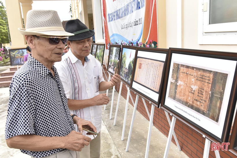 Ceremonia solemne para recibir el Certificado de reconocimiento del patrimonio documental de los documentos Han Nom de la aldea de Truong Luu