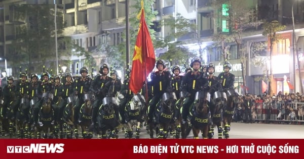 Beeindruckende Kavallerievorführung auf den Straßen von Ha Long