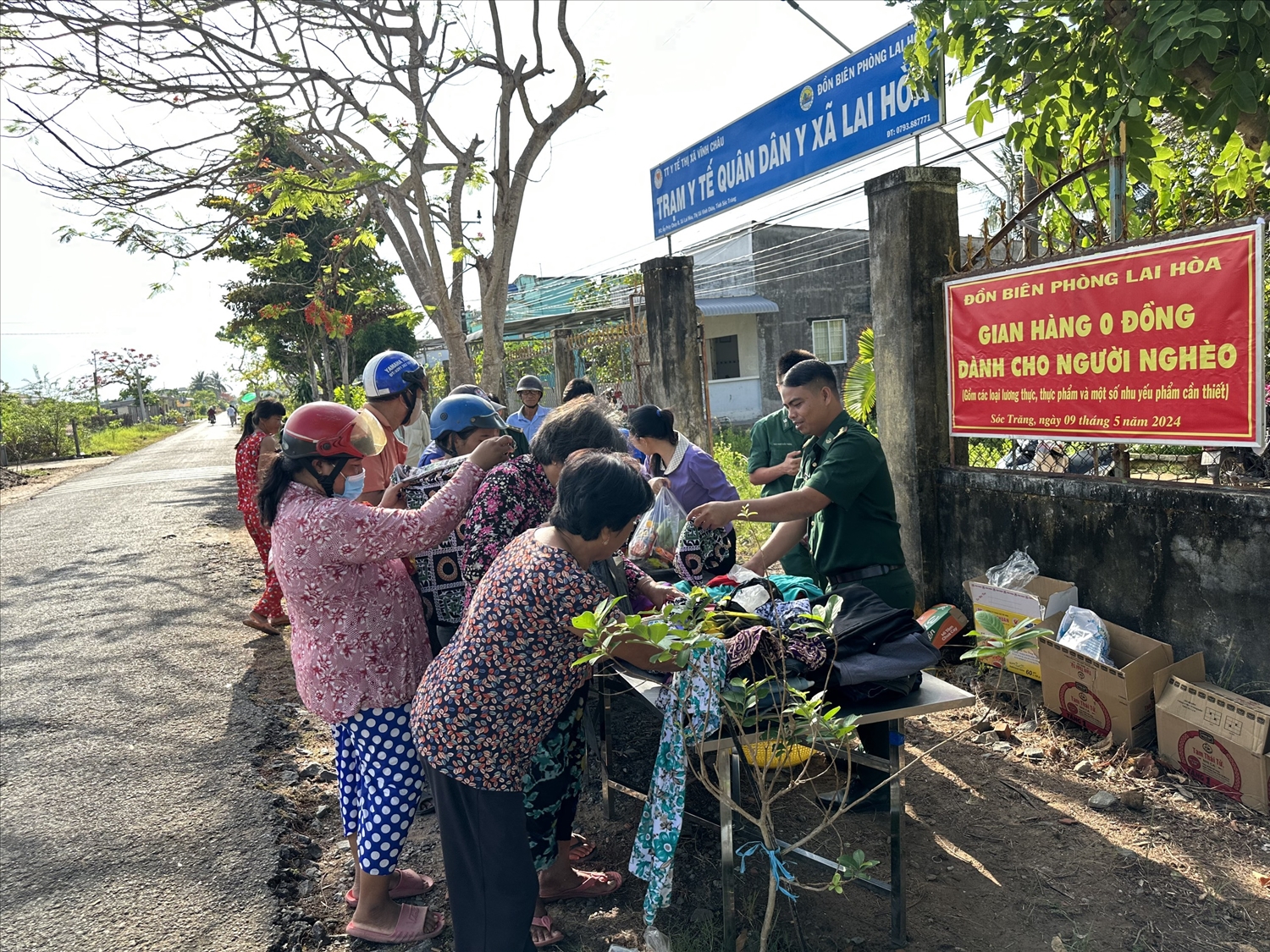 Mô hình " Gian hàng 0 đồng" được duy trì hàng tháng do đồn biên phòng Lai Hoà thực hiện 