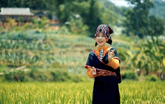 Ca sĩ Mai Chi làm mới Địu con đi nhà trẻ với MV đầu tay - 1