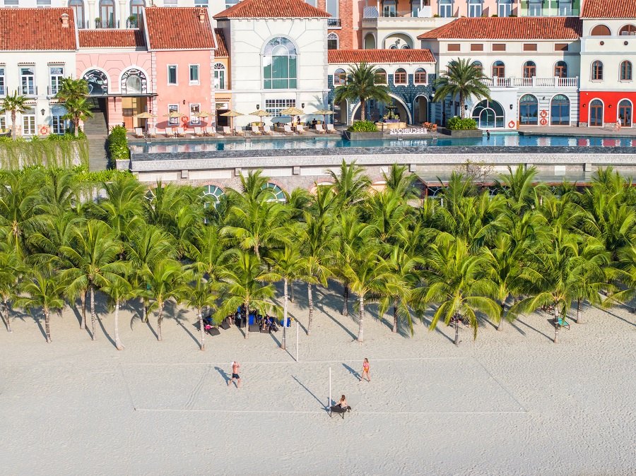 Недвижимость - La Festa Phu Quoc, Curio Collection by Hilton входит в число лучших новых отелей во Вьетнаме (фото 5).