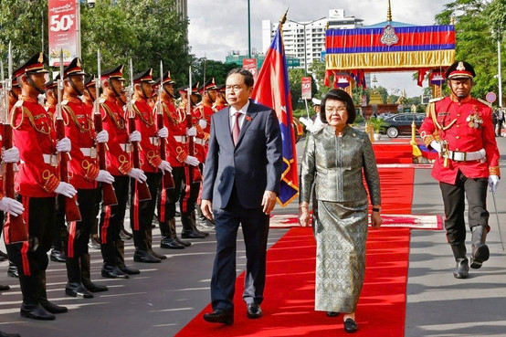 Solemn welcoming ceremony for National Assembly Chairman Tran Thanh Man on official visit to Cambodia