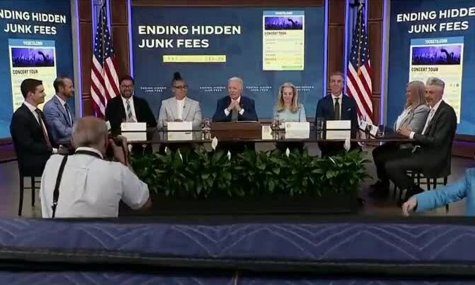 Biden réprimande un journaliste