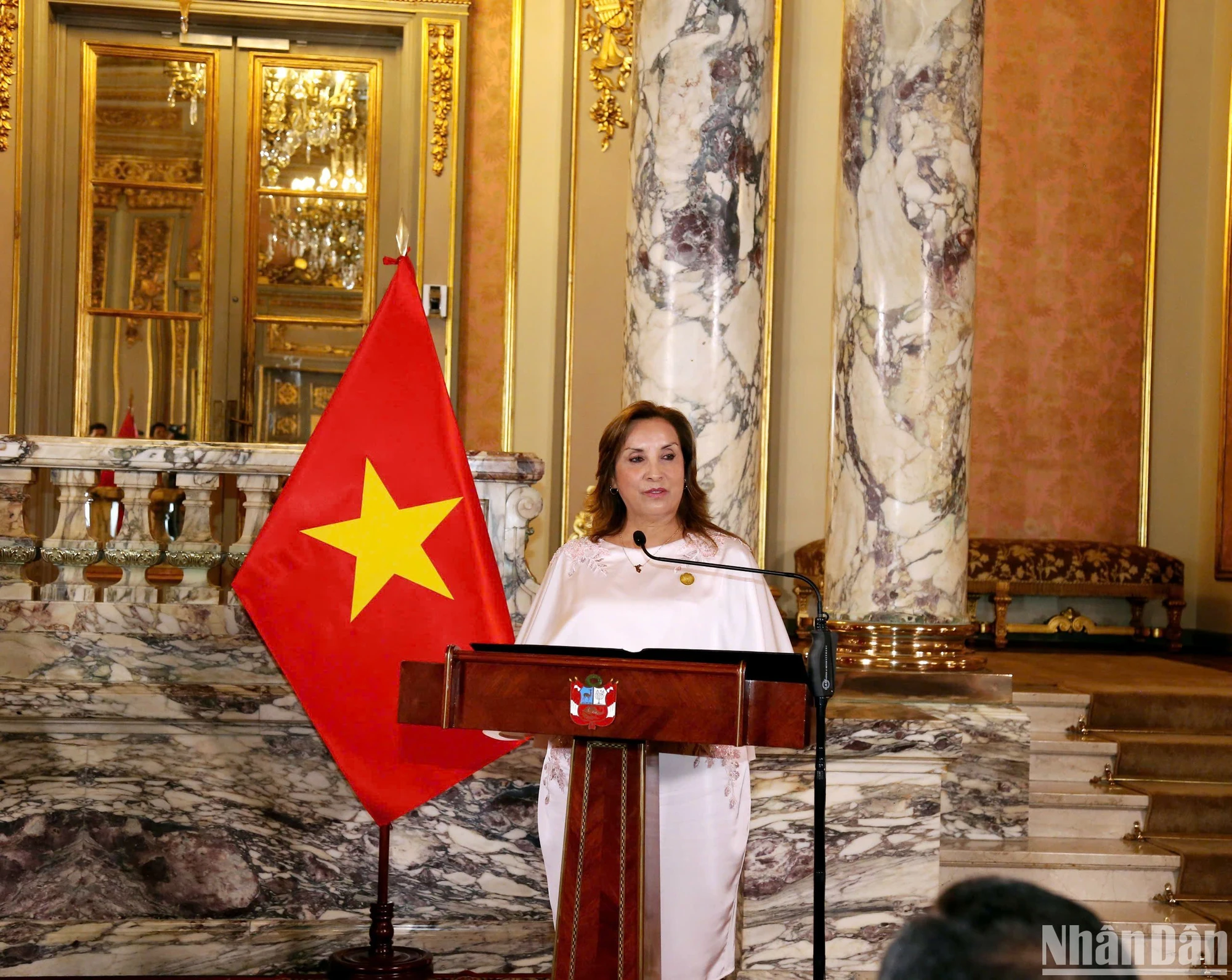 [Foto] Presidente del Perú condecora con la Gran Cruz de la Orden del Sol del Perú al Presidente Luong Cuong foto 3