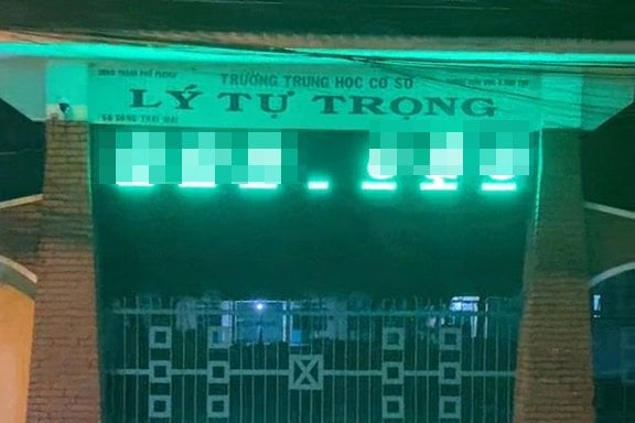 Học sinh hack bảng led điện tử của trường, đăng nội dung phản cảm