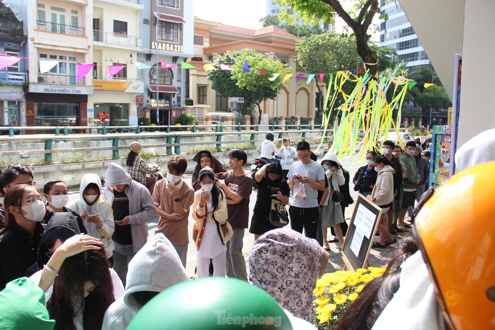 Young people lined up in the sun to buy tickets to see 'Peach, Pho and Piano' photo 19