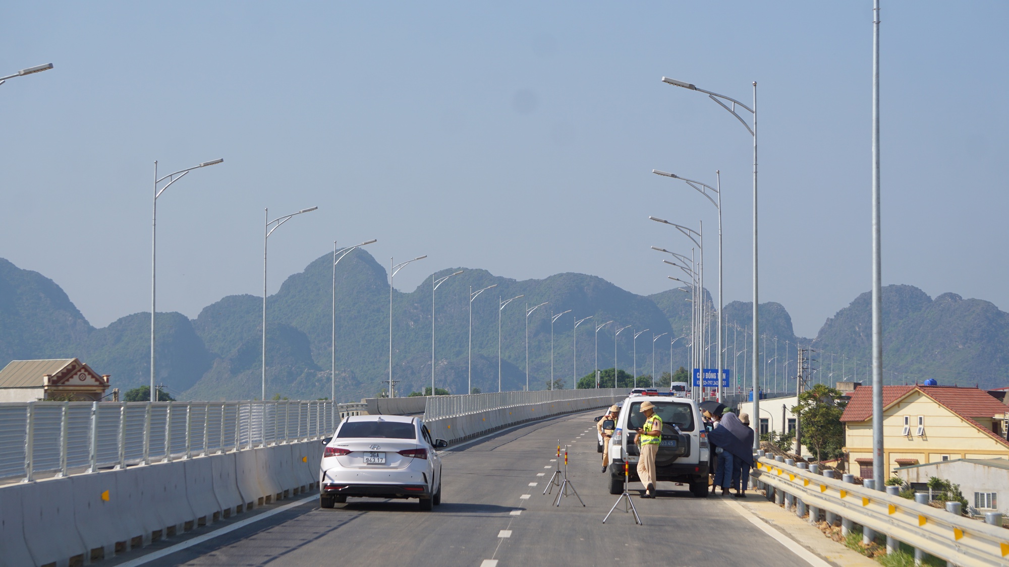 Cao tốc Thanh Hóa - Nghệ An thông thoáng trong ngày đầu thông xe - Ảnh 13.