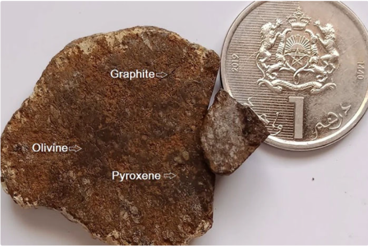 Une tranche d'une météorite contenant un super diamant. (Photo : Science Alert)