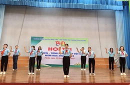 คุณครูดัง ถิ ถุ่ย คว้ารางวัลชนะเลิศ “ครูดีเด่น – หัวหน้าทีม”