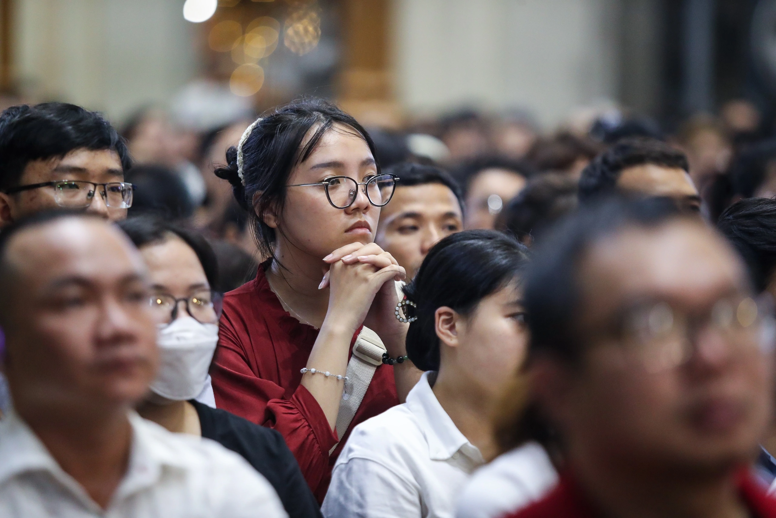 サイゴン大教会内部：ホーチミン市住民1,000人以上がクリスマスミサに参加