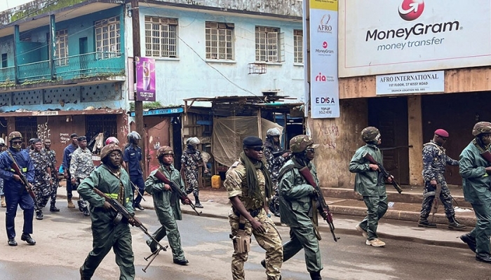 13 officiers militaires arrêtés pour avoir fomenté un coup d'État en Sierra Leone