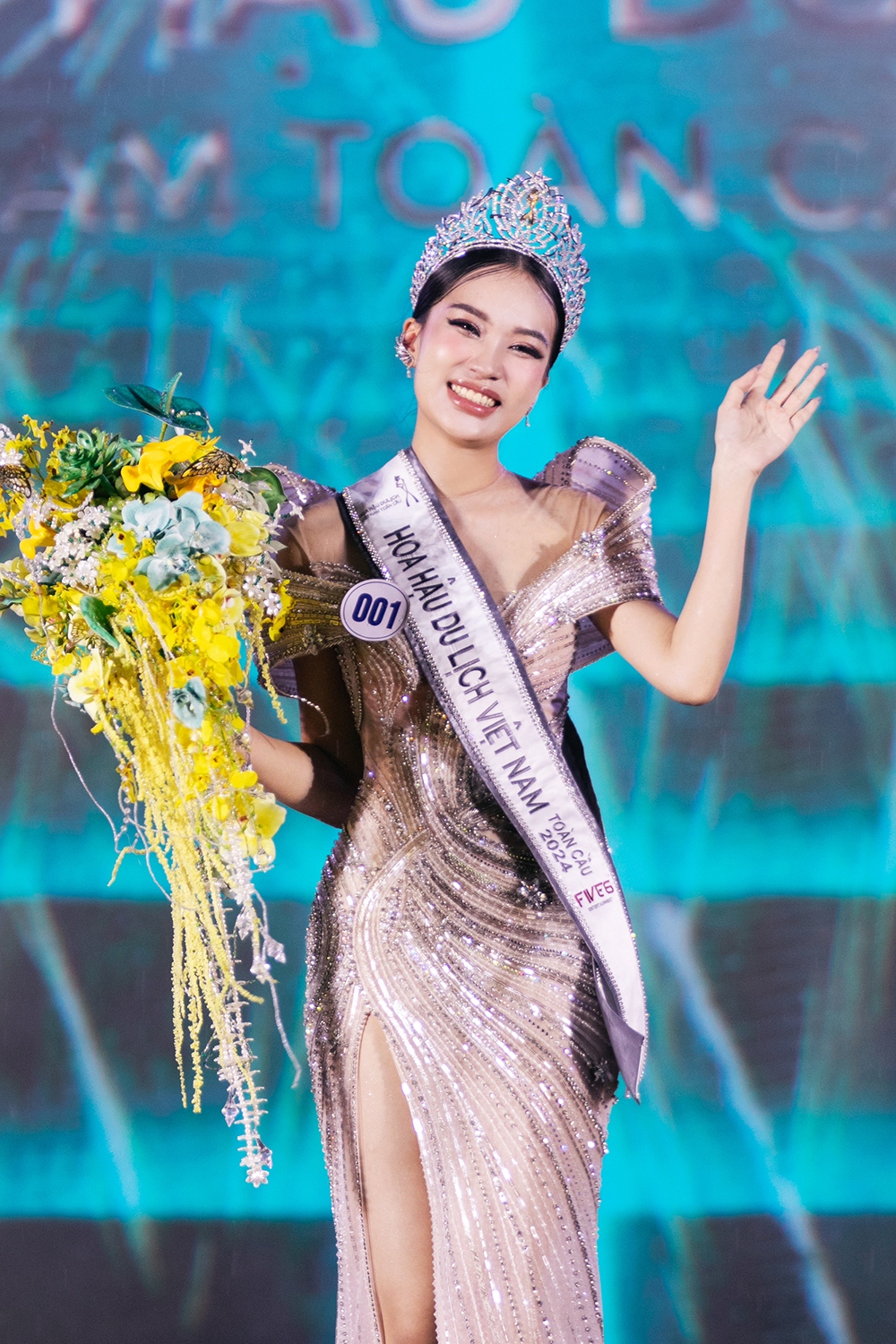 nguoi dep hai phong dang quang hoa hau du lich viet nam toan cau 2024 hinh anh 2