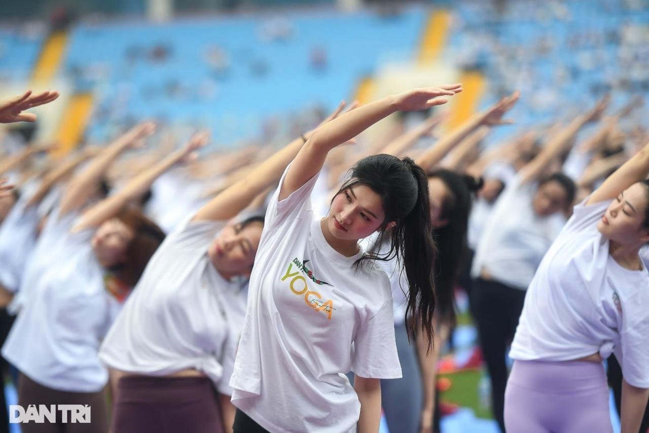 Dàn hoa hậu, á hậu khoe dáng xinh tươi tại Ngày hội yoga Dân trí - 13