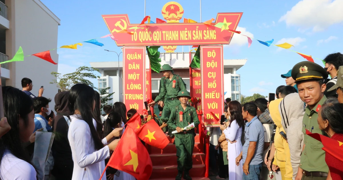 Thanh niên Bình Thuận lên đường nhập ngũ